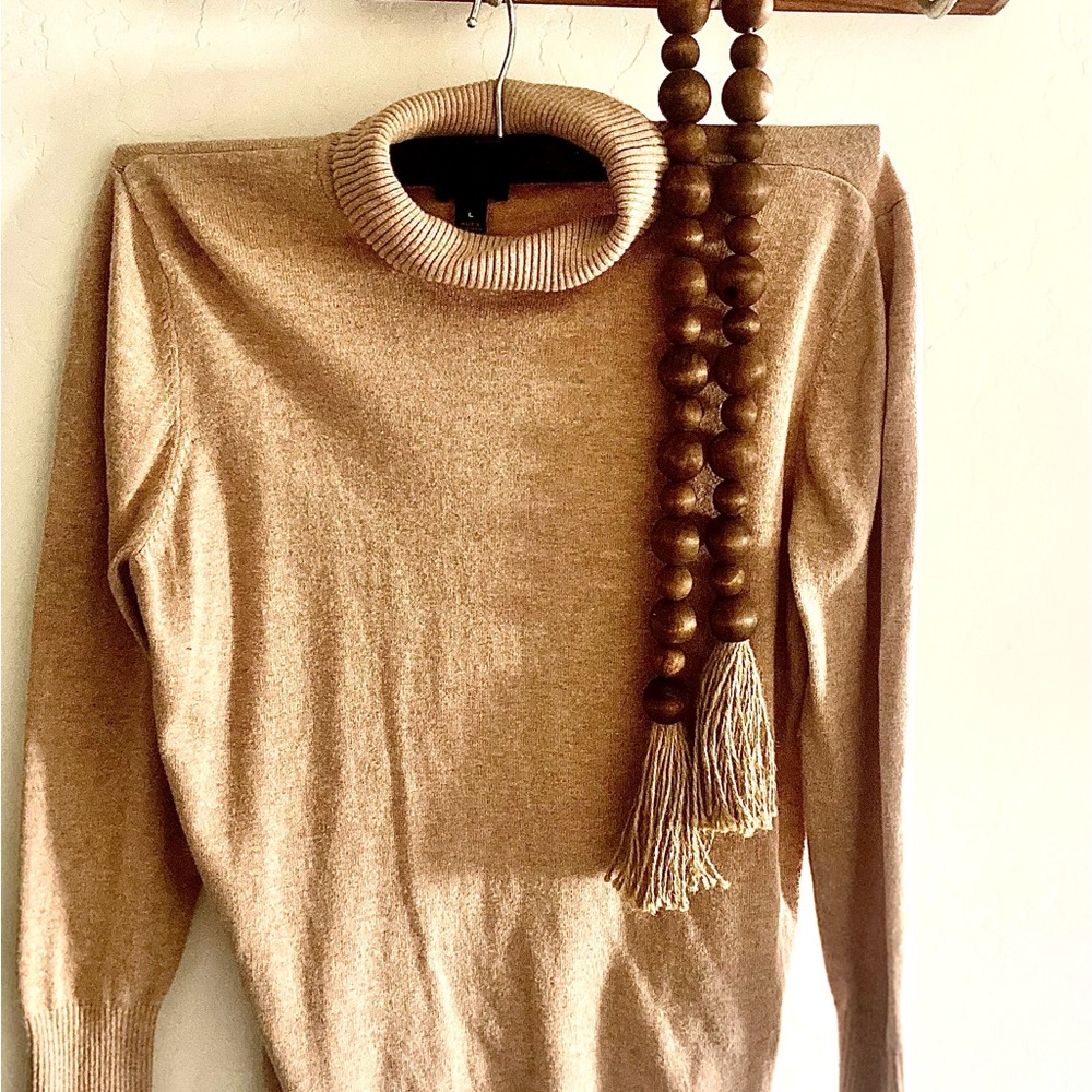 Nice soft sweater!  Worn once!